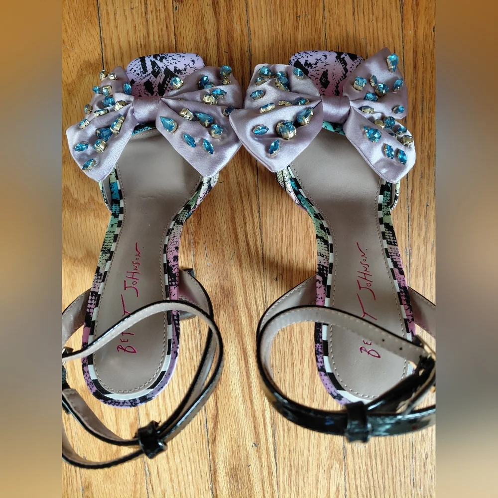 BETSEY JOHNSON Womens Purple Mixed Media Gem Bow Loise Square Toe Sandals 🎀 - Picture 8 of 10